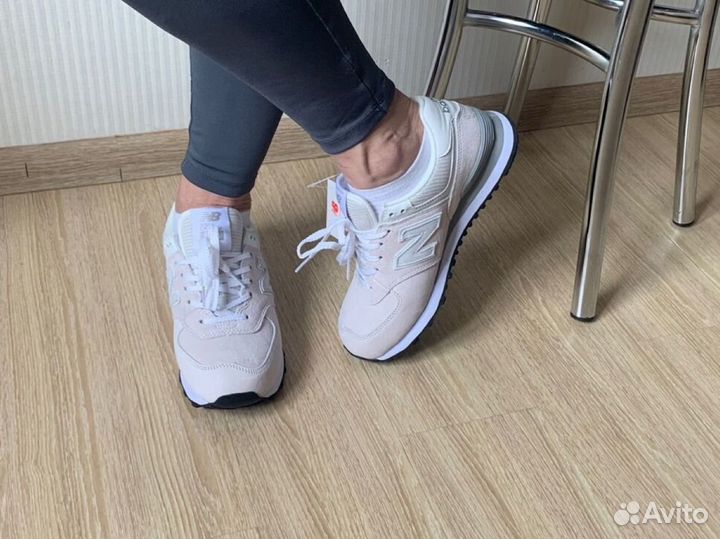 Кроссовки женские new balance пудровые