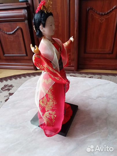 Статуэтка китаянка