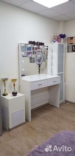 Туалетный стол с подсветкой, гримерное зеркало