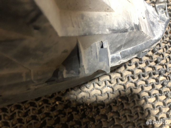 Фара передняя правая Фокус 1(Америка) Ford Focus