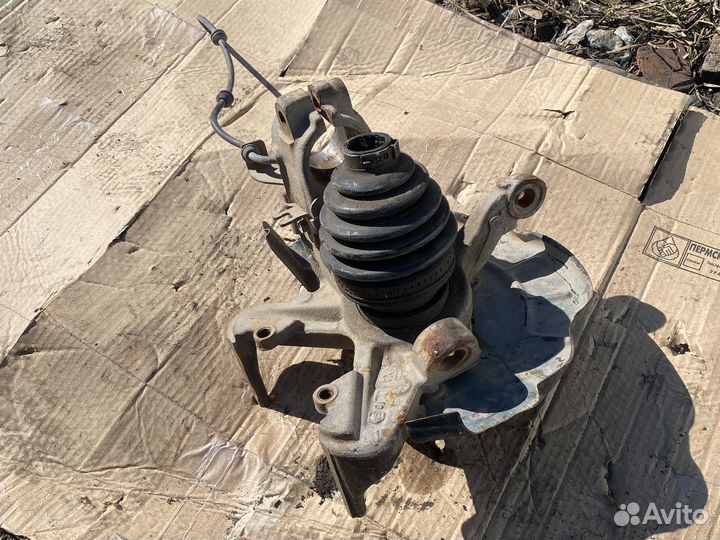 Поворотный кулак правый skoda fabia