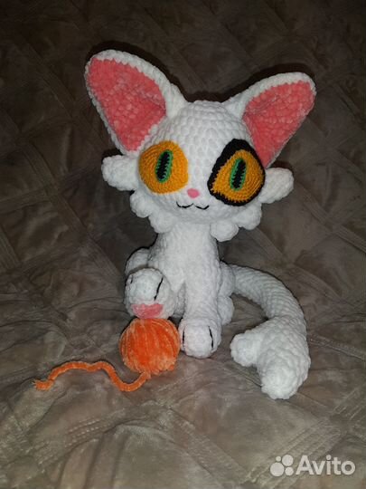 Кот из плюшевой пряжи