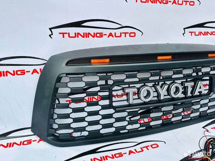 Решетка радиатора Toyota Tundra L9492