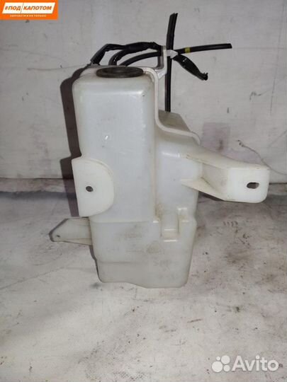 Бачок омывателя передний Mitsubishi Outlander 2