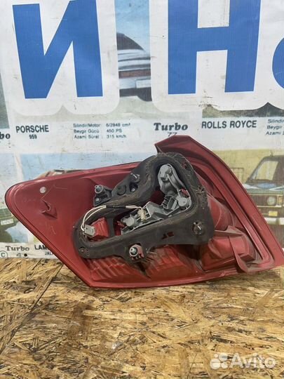 Фонарь правый Тойота Аурис E150