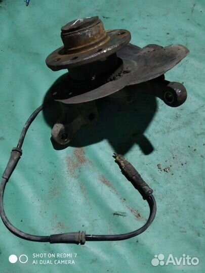 Кулак поворотный передний правый Opel Omega B