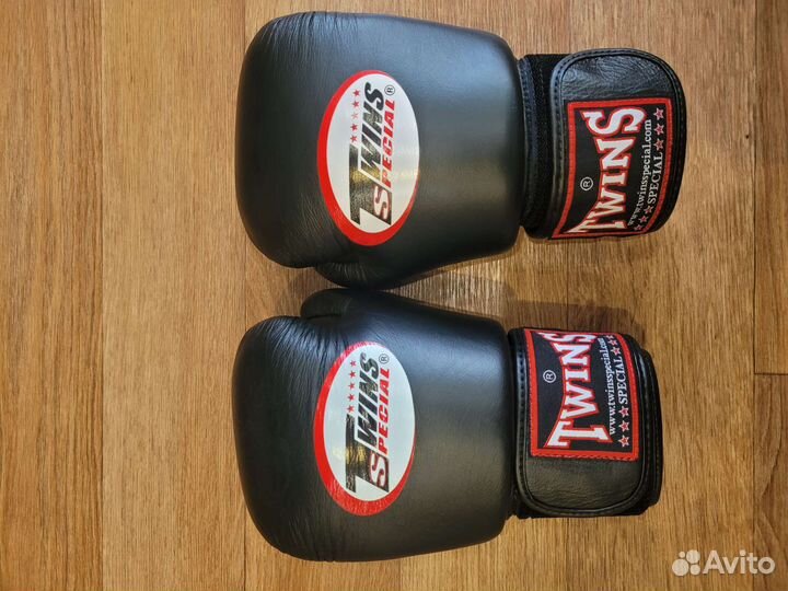 Боксерские перчатки twins 12