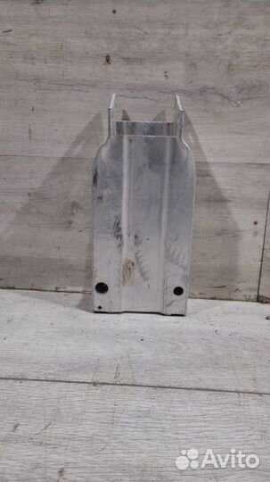 Кронштейн переднего усилителя левый Mercedes W204