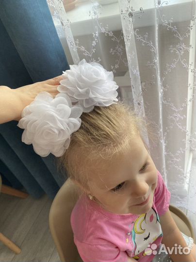 Белые банты