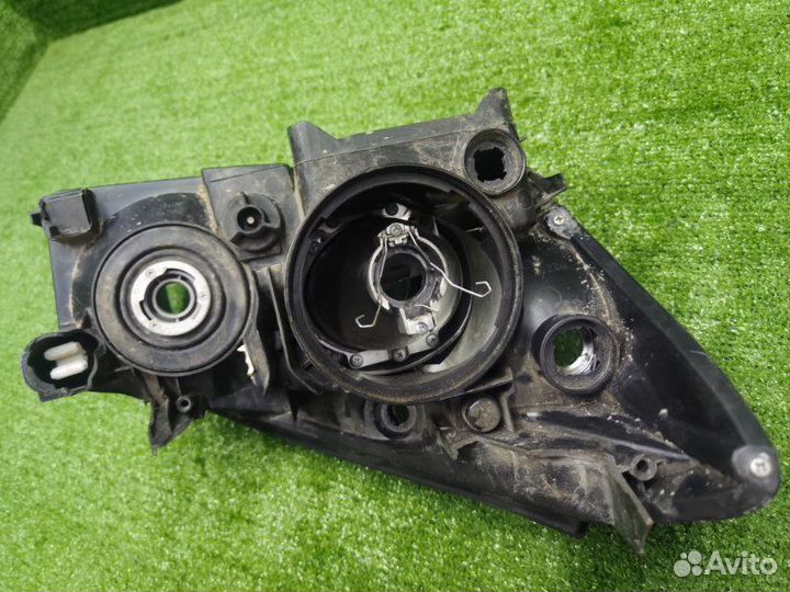 Фара галогеновая передняя левая Toyota Rav4 XA30