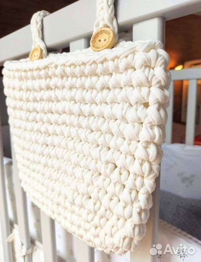 Вязаная корзинка /Органайзер на детскую кроватку