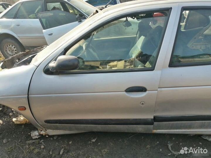 Дверь передняя Renault Megane