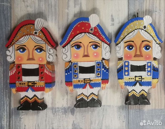 Ёлочные игрушки из дерева с росписью ручной работы