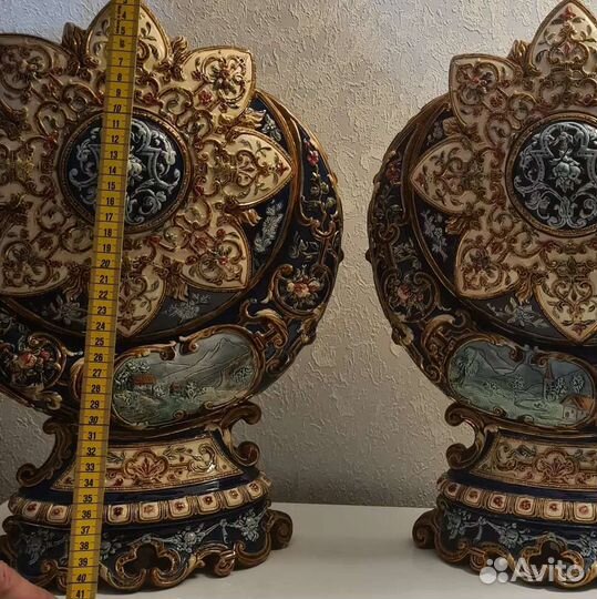 Две огромные вазы с пейзажем. Майолика