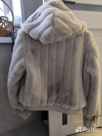 Шубка искусственная с капюшоном