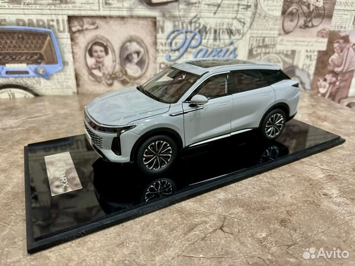 Модель автомобиля 1:18 exeed RX