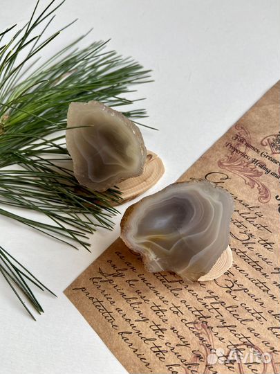 Агат «Павлиньи глазки»