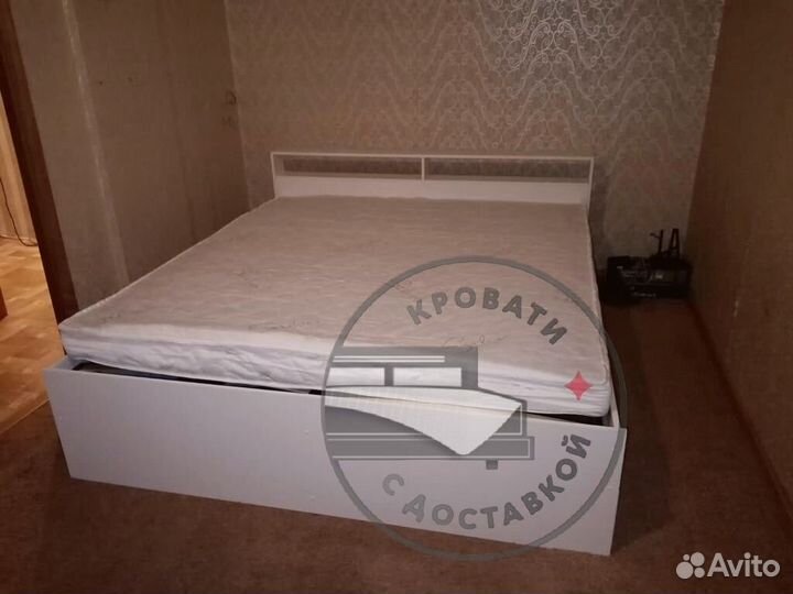 Кровать