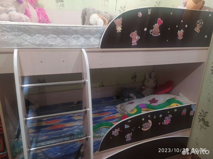 Кровать двухьярусная