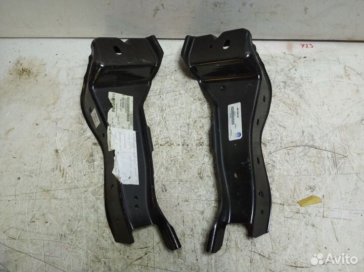 Кронштейн крыла Jeep Commander 2006-2007