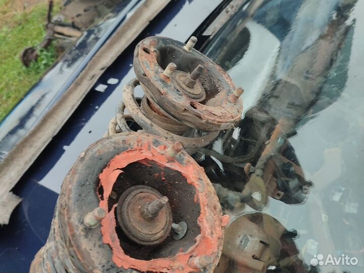 Nissan primera p10 стойки передние