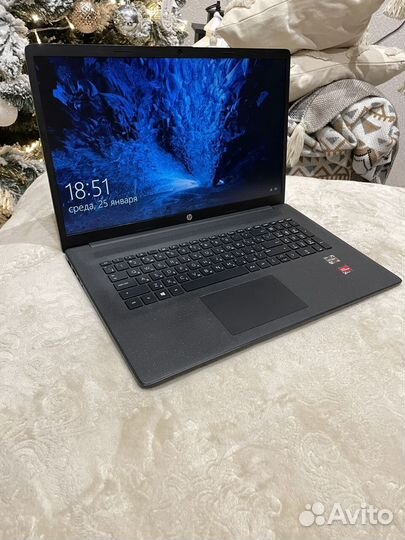 Ноутбук HP 17.3 дюйма