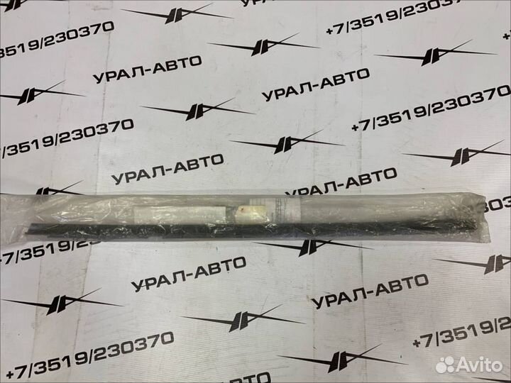 Уплотнитель двери передней левой A215206218