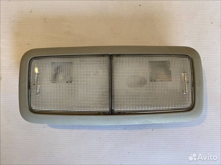 Плафон внутреннего освещения задний Toyota Avensis
