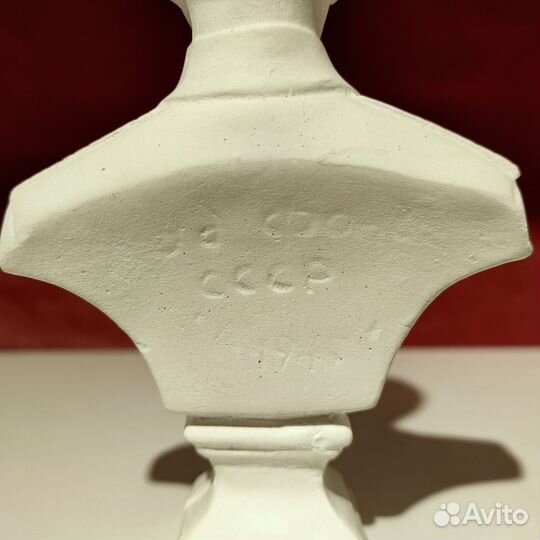 Гипсовый бюст И. В. Сталина