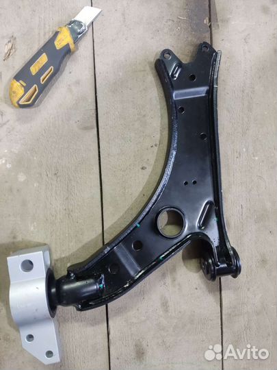 Рычаг правый передний skoda octavia a5
