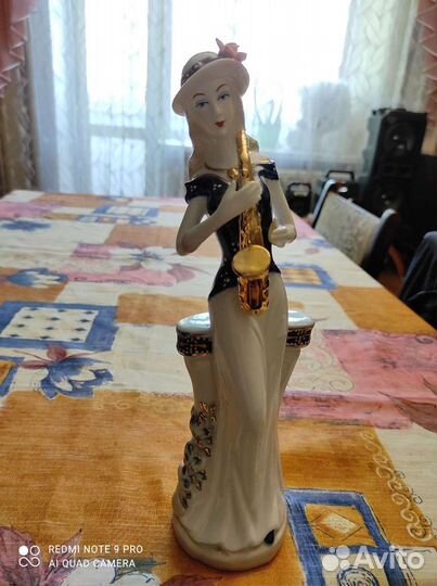 Статуэтка фарфор