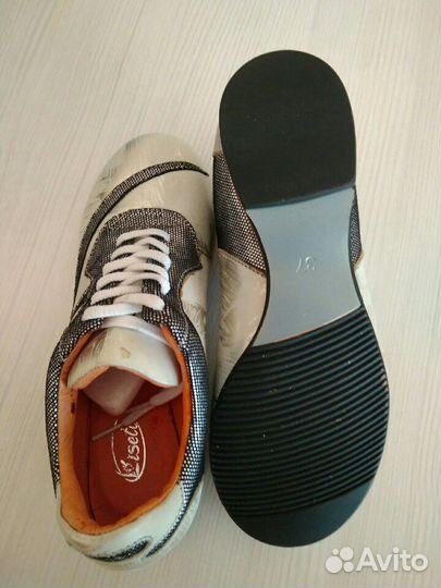 Новые кожаные кроссовки