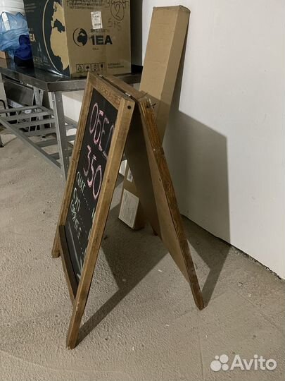 Кухонный инвентарь, посуда, мебель