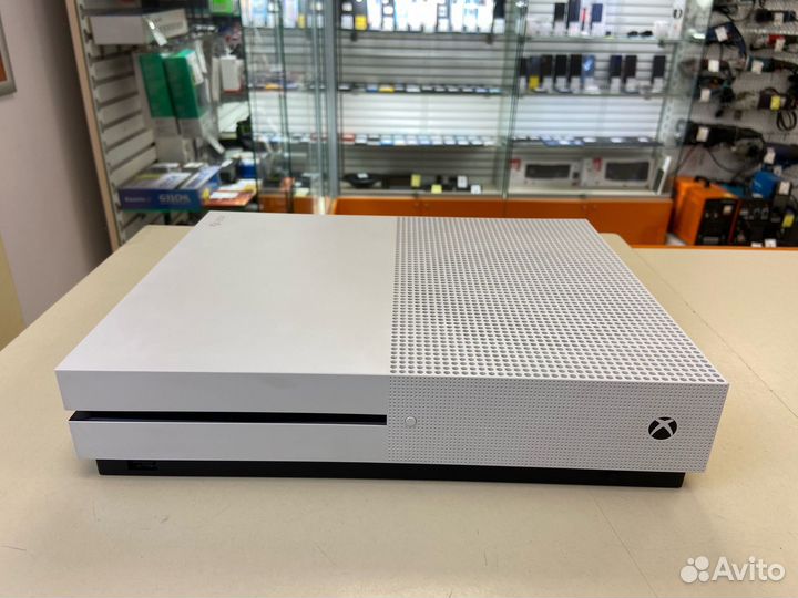 Игровая приставка Xbox One S 500Gb (Лс)