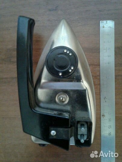 Новый маленький электроутюг-дорожный. СССР