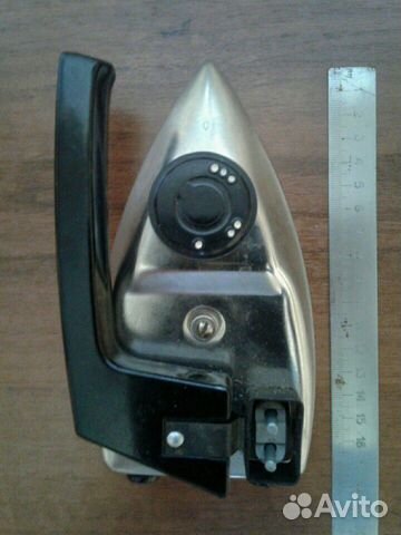 Новый маленький электроутюг-дорожный. СССР