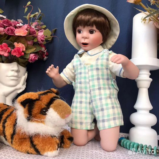 Кукла фарфоровая коллекционная мальчик Германия