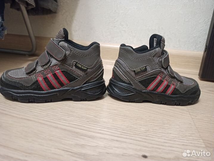 Ботинки adidas 23