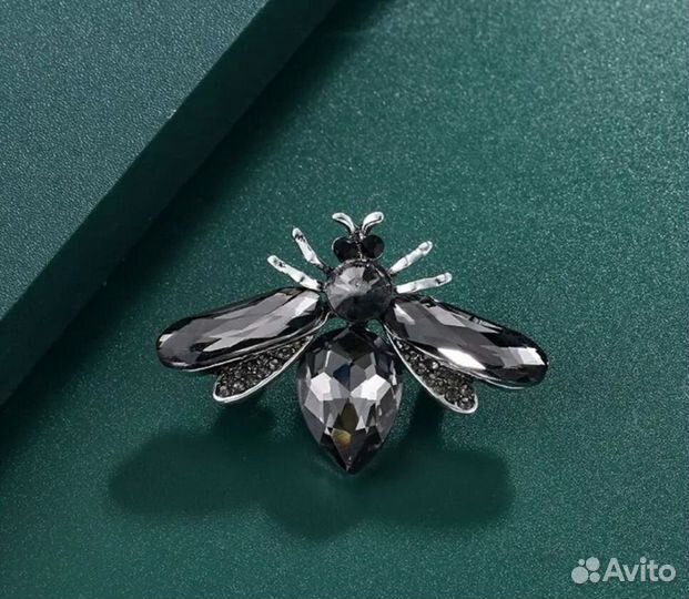Брошь хрустальная пчела. новые