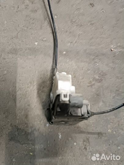 Замок двери передний правый Renault Megane 2