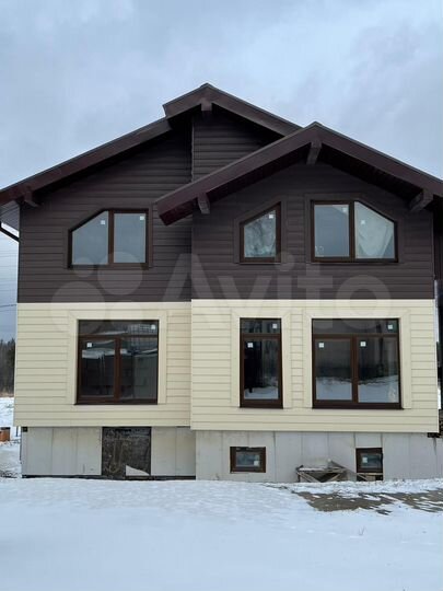 Дом 305 м² на участке 10,9 сот.