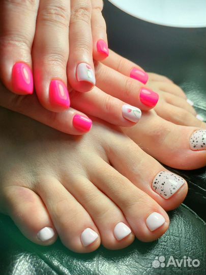 Женский педикюр в студии на гмр