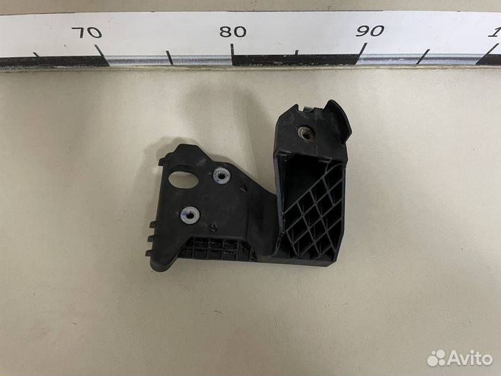 Кронштейн фар левый Skoda Karoq 2017