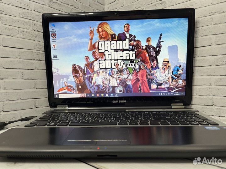 Игровой ноутбук Samsung I5/8Gb/2 видеокарты/240SSD