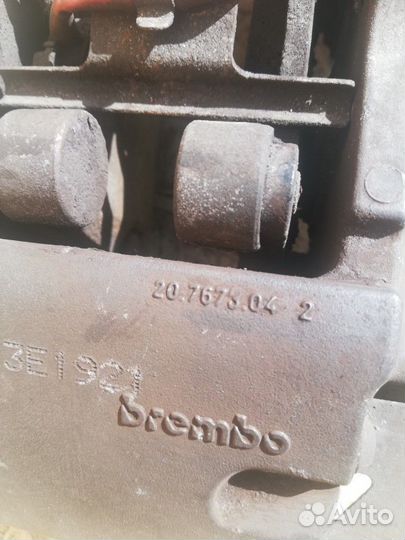 Суппорт задний правый Volkswagen Touareg