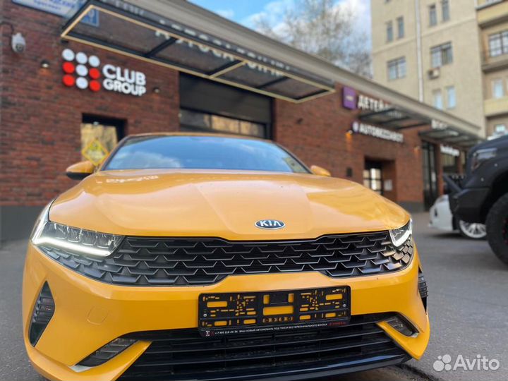 Водитель на Kia K5 (с оформлением)