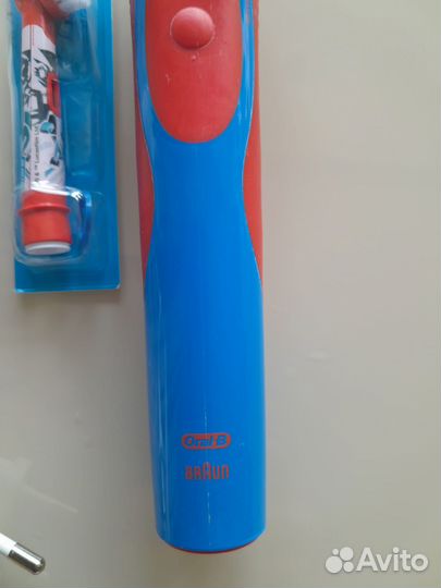 Электрическая зубная щетка oral b с новой насадкой