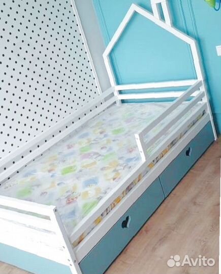 Детская Кровать из бука с бортиком