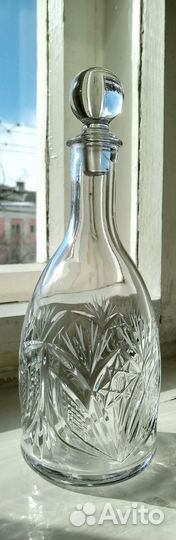 Графины хрустальные, вазочки