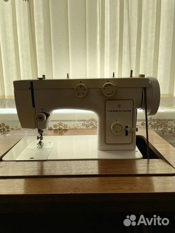 Швейная машина Чайка 142м